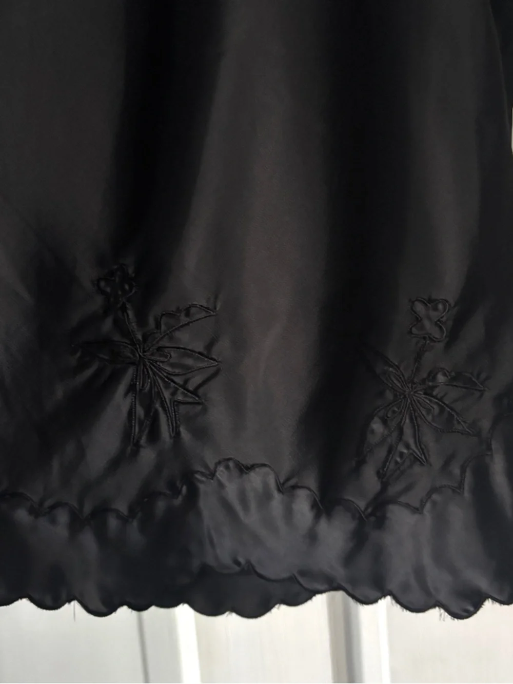 Vintage 70s Lady Lynne Black Half Slip Scalloped Size Large - Picture 5 of 14